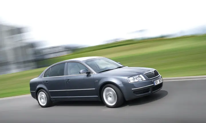 Official Skoda Superb 25 years image