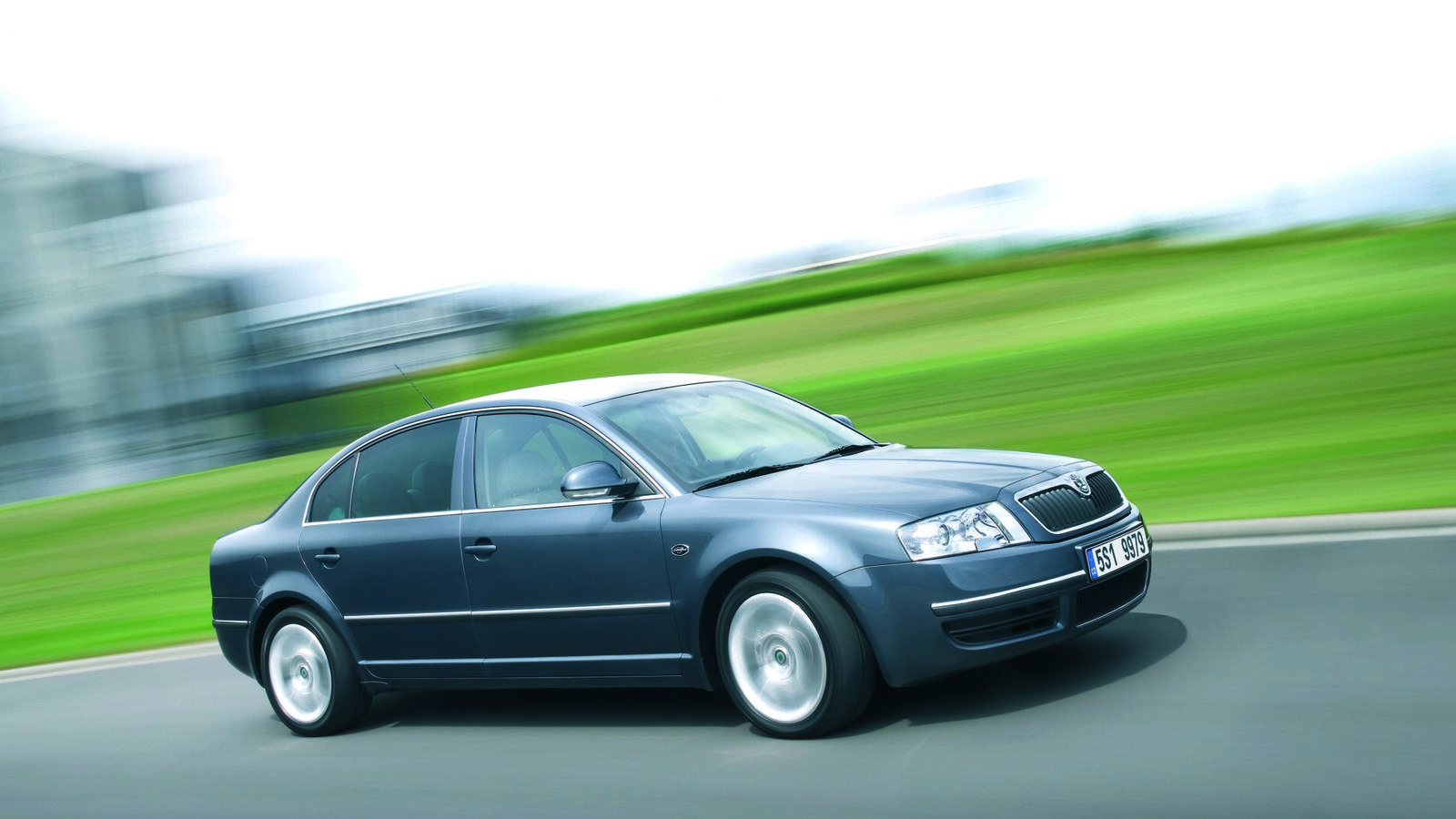 Official Skoda Superb 25 years image